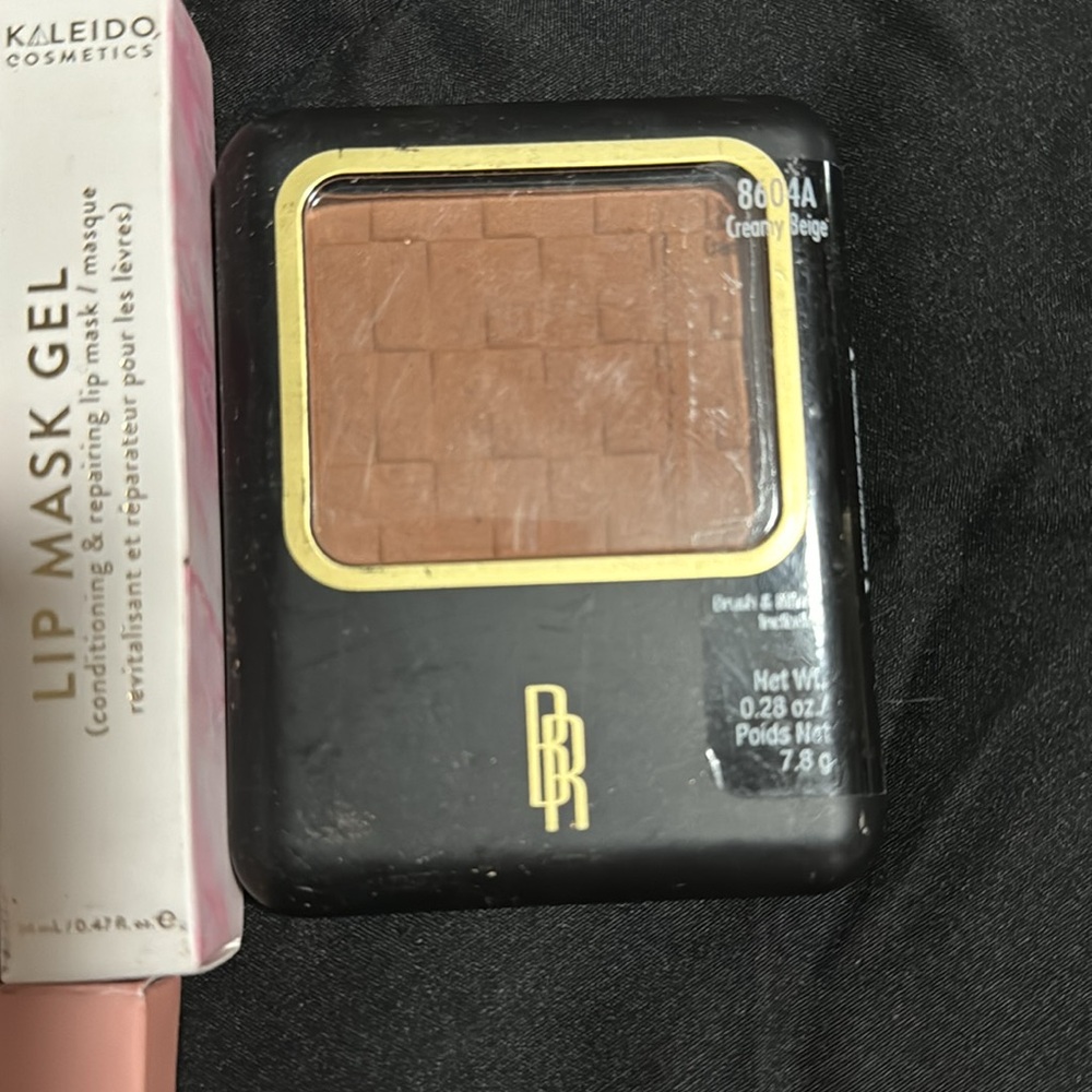 Makeup bundle - Picture 3 of 3